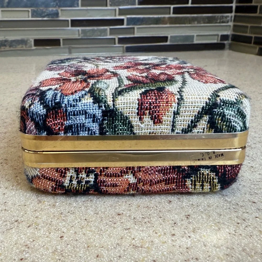 VTG Floral Tapestry Jewelry Travel Case Gold Metal Frame Clam Shell Organizer